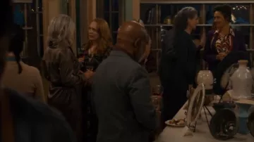 Free People Golden Hour Maxi Vestido usado por Rita Richards (Marnie McPhail) como se ve en The Way Home (S01E07)