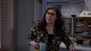 Chemisier de la Réforme en clémentine porté par Kat (Mayim Bialik) vu dans Call Me Kat (S03E17)
