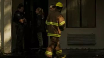 Charles David Jessy Botas usadas por Kristin Ramsey (Sarah Michelle Gellar) como se ve en Wolf Pack (S01E07)