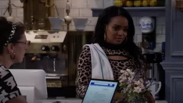 Topshop Knit An­i­mal Cut Out Sweater worn by Randi (Kyla Pratt) as seen in Call Me Kat (S03E17)