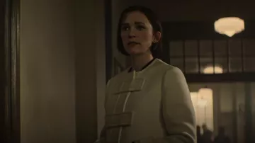 Manteau Burberry Wool-Blend porté par Kate Galvin (Charlotte Ritchie) vu dans You (S04E06)
