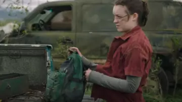 Tlou El­lie Back­Pack Part 1 worn by Ellie Williams (Bella Ramsey) as seen in The Last of Us (S01E09)