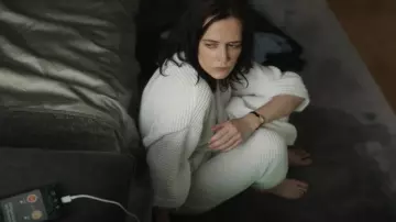 H&M Waf­fled Dress­ing Gown worn by Alison Rowdy (Eva Green) as seen in Liaison (S01E03)