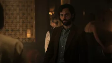 Polo Ralph Lauren Button-Down Chambray Shirt worn by Joe Goldberg (Penn Badgley) as seen in You (S04E06)