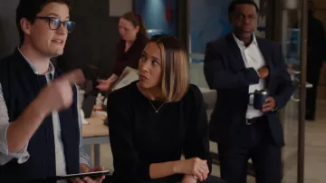 Derek Lam 10 Crosby Locken Puff Sleeve Alpaga Blend Pull porté par Sarah Truong (Mayko Nguyen) vu dans Hudson & Rex (S05E14)