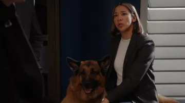 Theory Etienette Blazer worn by Sarah Truong (Mayko Nguyen) as seen in Hudson & Rex (S05E14)
