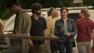 Reiss Caspa Mercerised Jersey Cuban Collar Shirt worn by Joe Goldberg (Penn Badgley) as seen in You (S04E07)