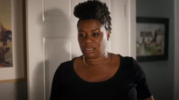 Madewell Herringbone Chain Necklace worn by Det. Kelly Duff (Adrienne C. Moore) as seen in Pretty Hard Cases (S03E10)