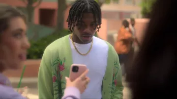 Obey Poppy Cardigan porté par Zeke (Ceyair J Wright) comme on le voit dans grown-ish (S05E17)