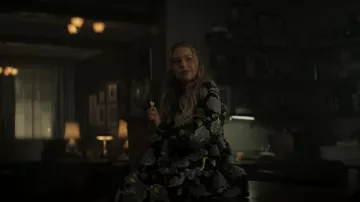 Stine Goya Robe de jasmin portée par Gemma (Eve Austin) vue en You (S04E09)