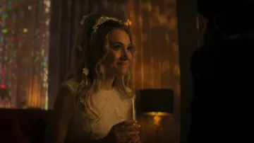 Aje Mirage Organza Mini robe portée par Lady Phoebe (Tilly Keeper) comme on le voit en You (S04E09)