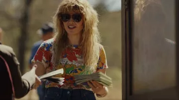 Ray-ban Vagabond 58 Sun­glass­es worn by Charlie Cale (Natasha Lyonne) as seen in Poker Face (S01E09)