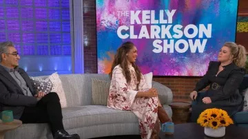 Johanna Ortiz Ancient Palms Recorte impreso Crepe de chine maxi Vestido usado por Gina Torres como se ve en The Kelly Clarkson Show el 24 de febrero de 2023