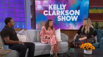 Farm Rio Black Night Sky Maxi Skirt usada por Kelly Clarkson como se ve en The Kelly Clarkson Show el 27 de febrero de 2023