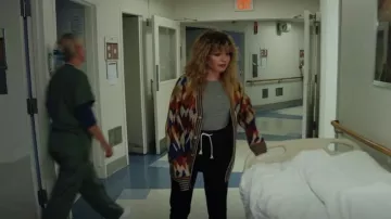 Stoned Immaculate Felli­ni Cardi­gan worn by Charlie Cale (Natasha Lyonne) as seen in Poker Face (S01E10)