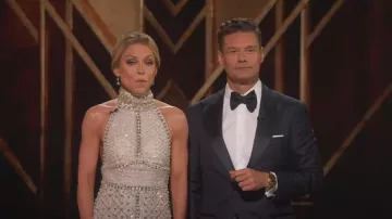 Miu Miu Halterneck Vestido de organza bordado usado por Kelly Ripa como se ve en LIVE with Kelly and Mark el 13 de marzo de 2023