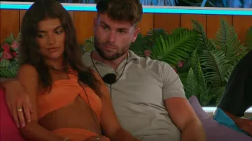 Shein Une jupe à épaules portée par Samie Elishi vue dans Love Island (S09E49)