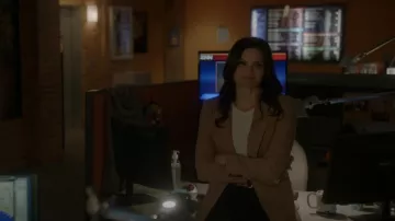 Madewell El Larsen Blazer en Drapeweave usado por Jessica Knight (Katrina Law) como se ve en NCIS (S20E16)