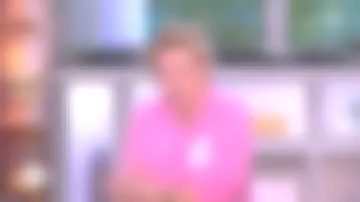 The pink Claudie Pierlot sweater worn by Anne-Élisabeth Lemoine in C à Vous of March 13, 2023