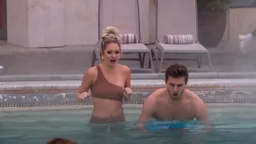 Seafolly Sea Dive One-Shoulder Top usado por Brooklyn Willie como se ve en The Bachelor (S27E07)