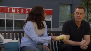 Chemise à couches Alexander Wang portée par May Grant (Corinne Massiah) comme on le voit dans le 9-1-1 (S06E11)