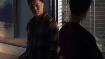 Chaqueta marcial de Todos los Santos usada por Albert Han (John Harlan Kim) como se ve en 9-1-1 (S06E11)