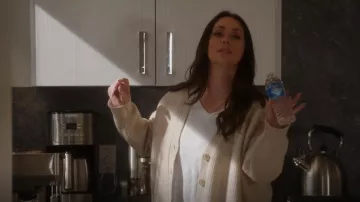 H&M Rib Knit Cardigan usado por Maddie Kendall (Jennifer Love Hewitt) como se ve en 9-1-1 (S06E11)