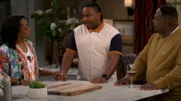 Romwe Guys Col­or­block But­ton Front Shirt worn by Marty Butler (Marcel Spears) as seen in The Neighborhood (S05E15)
