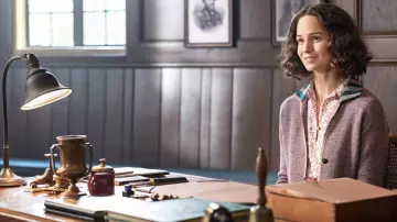 Cardigan worn by Ginny Aimes (Katherine Waterston) as seen in Perry Mason TV show wardrobe (Season 2 Episode 2)