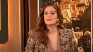 Max Mara Studio Dodo Blazer de franela usado por Drew Barrymore como se ve en The Drew Barrymore Show el 12 de marzo de 2023