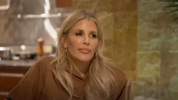 Jennifer Fisher Mini Michelle Hoops portés par Tracy Tutor comme on le voit dans Million Dollar Listing Los Angeles (S14E12)