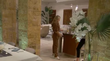 Alo Accolade Pantalon de survêtement à jambe droite porté par Tracy Tutor comme on le voit dans Million Dollar Listing Los Angeles (S14E12)