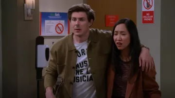 NN07 Jonas Blouse chemise en laine mérinos bouillie portée par Jesse (Chris Lowell) comme on le voit dans How I Met Your Father (S02E08)