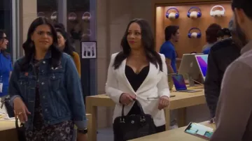 Veronica Beard Core Scu­ba School­boy Jack­et worn by Rosie (Selenis Leyva) as seen in Lopez vs. Lopez (S01E14)