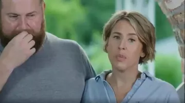 Madewell Denim Short-Sleeve Button-Up Shirt in Brickton Wash worn by Erin Napier as seen in Home Town (S07E13)