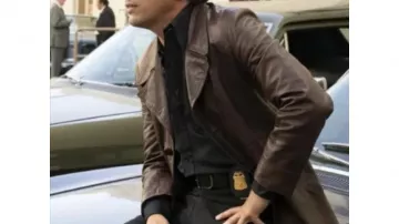 Blazer en cuir marron porté par Moran (Ross McCall) dans la série télévisée The Offer (saison 1 épisode 2)