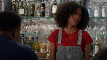 Shirt Rag & Bone Camo porté par Fay (Grasie Mercedes) vu dans Grand Crew (S01E08)