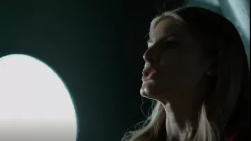 Kendra Scott Davie 18k Gold Vermeil Pave Stud Pendientes en White Diamond usados por Addison Augustine (Caitlin Bassett) como se ve en Quantum Leap (S01E14)