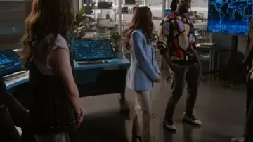 Zara The Marine Straight Jeans porté par Allegra Garcia (Kayla Compton) vu dans The Flash (S09E06)