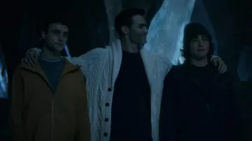 Banana Republic Shawl Collar Cardigan porté par Clark Kent (Tyler Hoechlin) vu dans Superman & Lois (S03E01)