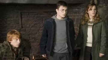 Abrigo de parka verde oliva usado por Hermione Granger (Emma Watson) en Harry Potter y la Orden del Fénix