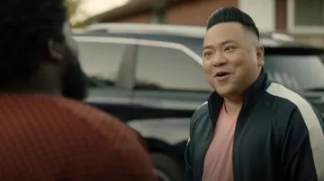 Chaqueta deportiva de H&M usada por Andrew Pham (Andrew Phung) como se ve en Run The Burbs