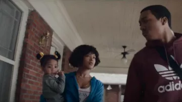 Guess Triangle Logo Bodysuit Top usado por Lori (Serayah McNeill) como se ve en BMF Outfits (Temporada 2 Episodio 4)