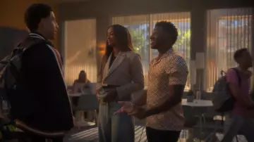 Chemise cubaine soyeuse Reiss Valencia portée par Big Brother Big Boy (Spence Moore II) comme on le voit dans grown-ish (S05E18)