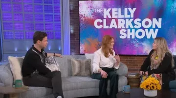 R13 Graffiti Plaid Raw Hem Wrinkled Cotton Gauze Midi Vestido usado por Kelly Clarkson como se ve en The Kelly Clarkson Show el 15 de marzo de 2023