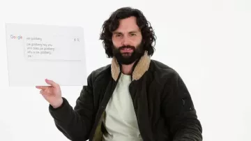La veste de doublure Rag & Bone Reversible Shield portée par Penn Badgley à Penn Badgley répond aux questions les plus recherchées sur le Web | Vidéo YouTube WIRED