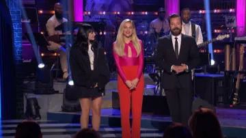Michael Costello x Revolve Miki Pant usado por Kelsea Ballerini como se ve en That's My Jam (S02E01)