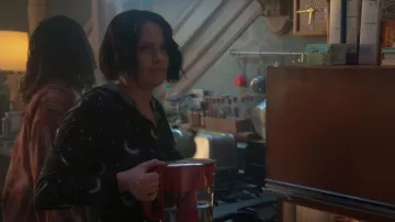 Combinaison tout-en-un Brave Soul Moon portée par Kelly Campbell (Anastasia Leddick) vue dans Good Trouble (S05E01)