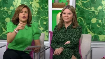 Robe chemise imprimée feuille Zara portée par Jenna Bush Hager comme on le voit dans Aujourd’hui avec Hoda & Jenna le 17 mars 2023