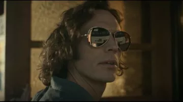 Lunettes de soleil de lecture bifocales Ray-Ban 3025L en cristal Arista portées par Billy Dunne (Sam Claflin) dans Daisy Jones & the Six (S01E02)